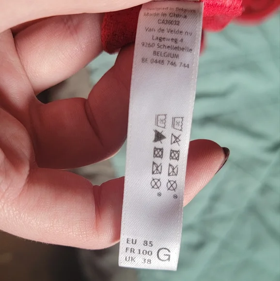 Red Lace Bra - Picture 4 of 4